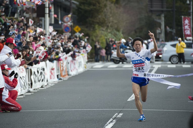 前年は繰り上げスタートの屈辱も味わいながら、下馬評を覆す往路優勝を果たした日体大　©Asami Enomoto