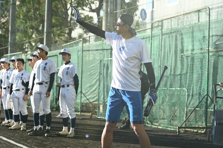 新宿高校野球部を指導したイチロー　©Naoya Sanuki