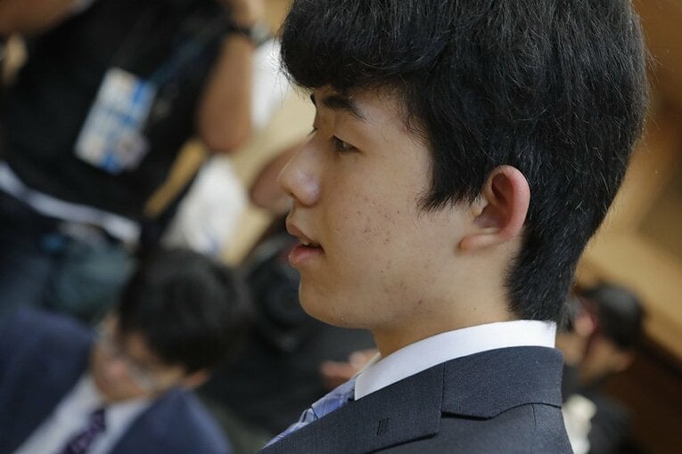 2017年の藤井聡太（当時14～15歳） ／ photograph by BUNGEISHUNJU
