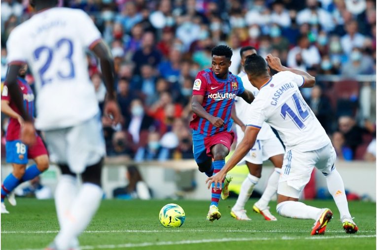 《メッシとロナウド不在の寂しさ》カメラマンが見たクラシコの新風景　17歳ガビや仲良しバルサ＆レアルサポ、殊勲ビニシウスへの“罵倒”(29)