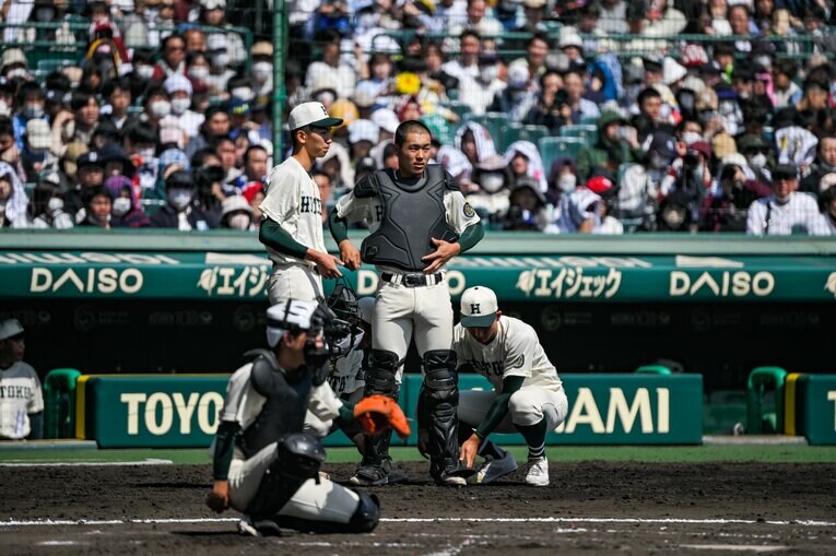 「報徳学園のキャッチャー」としてトレンド入りした堀柊那。肩の強さが武器　©Nanae Suzuki