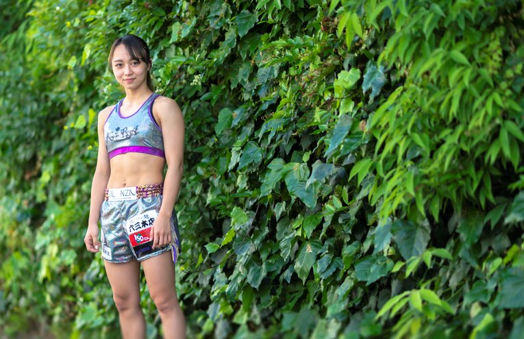 「武尊さんみたいに気迫で前に出て…」大学1年生・松谷綺が19歳で狙う“K-1女子”の頂点《特別フォトインタビュー》(34)