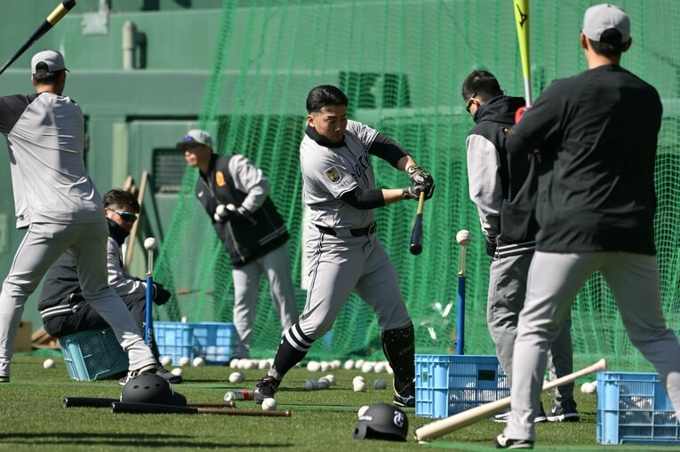 言われるがままに膨大な量をこなすのではなく、練習の意味を理解することが重要だと石井二軍監督は説く　©Hideki Sugiyama