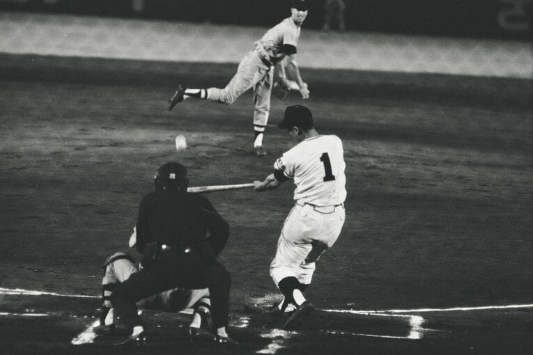 王貞治の現役時代のスイング　©︎BUNGEI SHUNJU