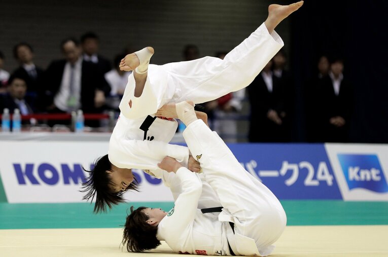 2018年の全日本選抜体重別選手権にて、阿部詩から巴投げで一本を取る角田夏実 ／ photograph by Getty Images