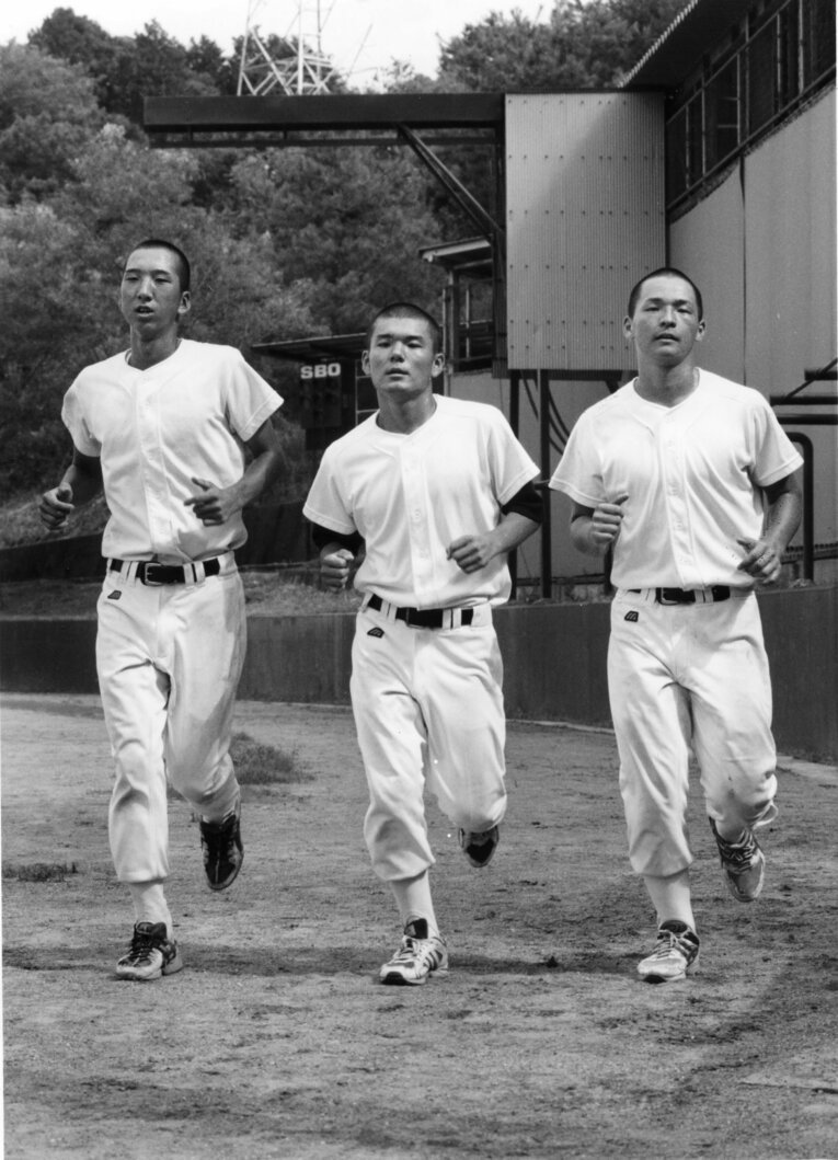 高知商時代の藤川球児（左）　©KYODO