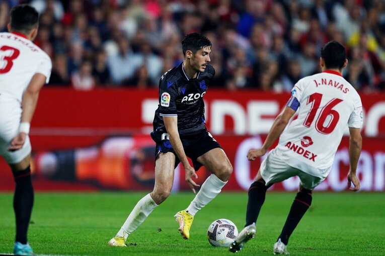 久保建英「脱臼ケガ明け緊急出場」を撮った…W杯へ頼もしい攻撃力と“激論”、気になるのは“ほぼ90分プレー時の疲労感”(12)