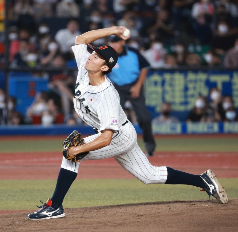 今夏のU18野球壮行試合。大学日本代表で登板した荘司　©JIJI PRESS