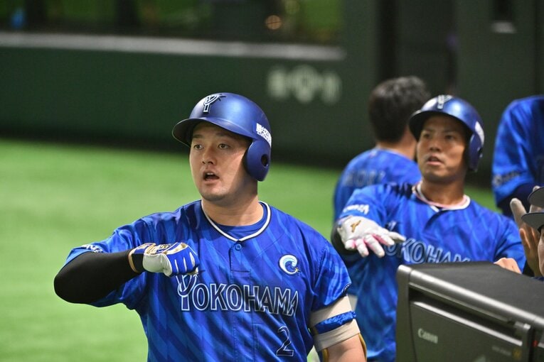 日本シリーズ第5戦、本塁打の牧秀悟と生還した桑原将志が「デスターシャ！」　©Hideki Sugiyama