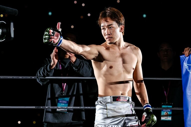 おなじみのポーズを決める　©RIZIN FF Susumu Nagao