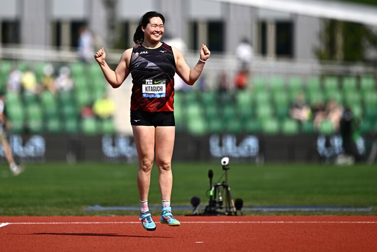 3投目で1位に躍り出て、笑顔で飛び跳ねる北口　©︎Tsutomu Kishimoto/PICSPORT