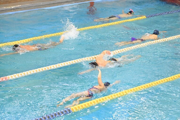 東大水泳部の練習風景　©Keiji Ishikawa