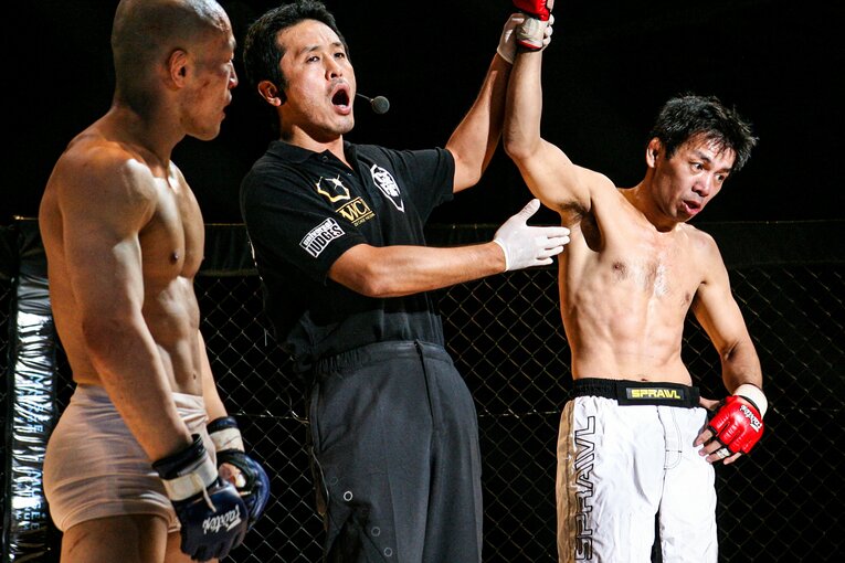 激闘の末に判定勝ち。トーナメント決勝では後にUFCで活躍する水垣偉弥に敗れた　©Susumu Nagao