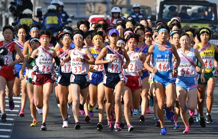 2018年の高校駅伝、女子では広中璃梨佳（長崎商）も走った　©JIJI PRESS