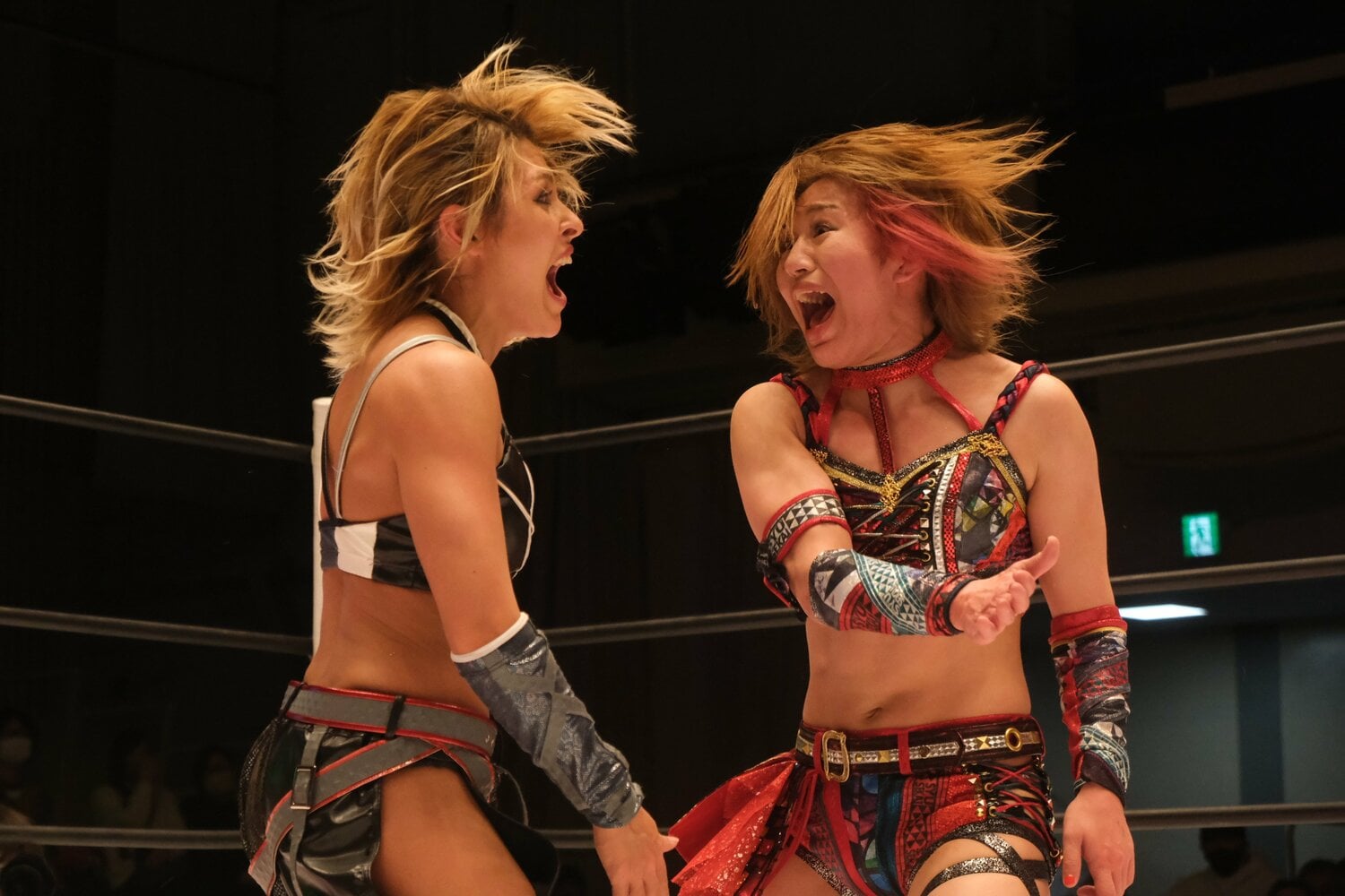 張り手も全力で打ち込んでいく。“本番”がさらに激しいものになるのは確実だ ©Norihiro Hashimoto