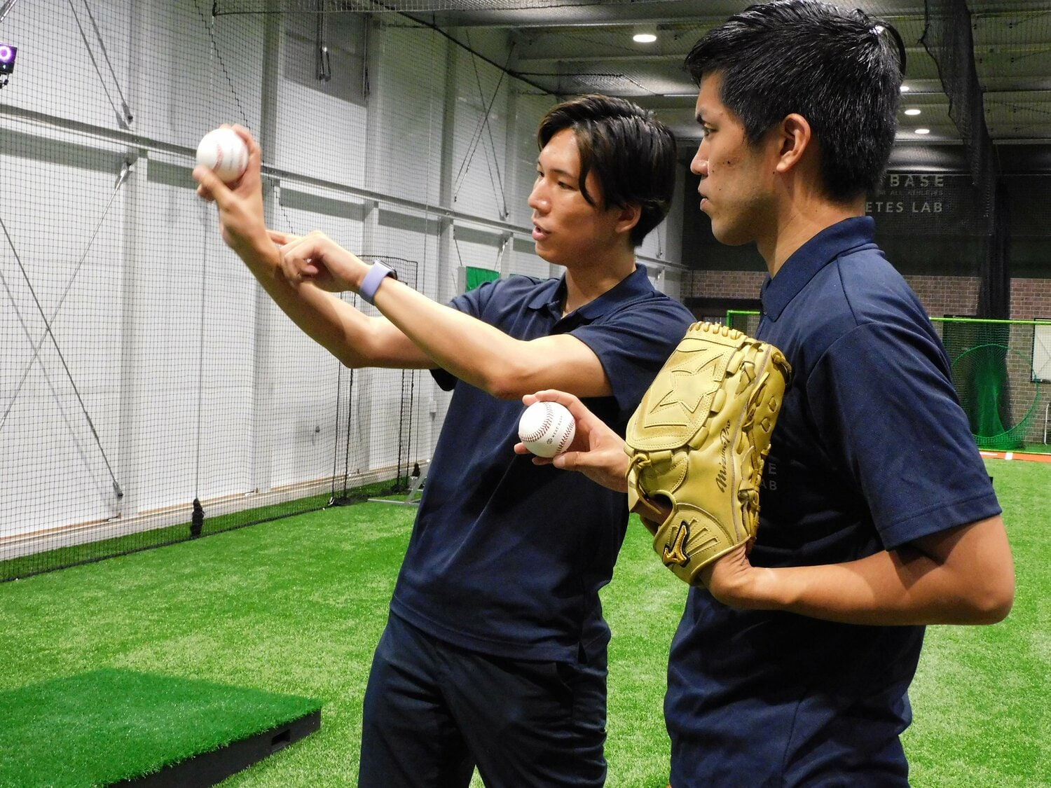 「ネクストベース」で主任アナリストを務める森本さん（左）　©Jun Aida