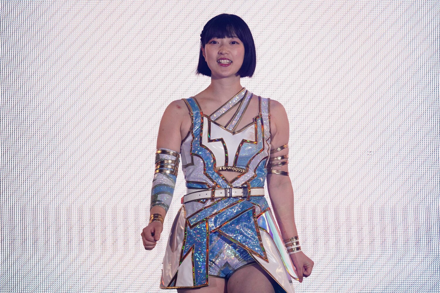 デビュー戦のリングに向かうさくらあや。2023年3月25日、横浜武道館　©Essei Hara