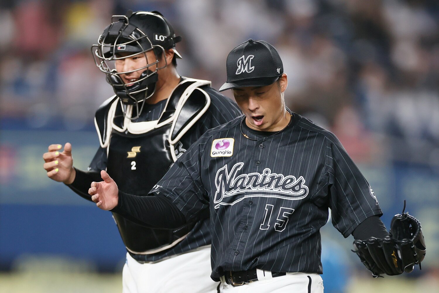美馬学（右）も松川虎生のリードに感謝した　©︎JIJI PRESS