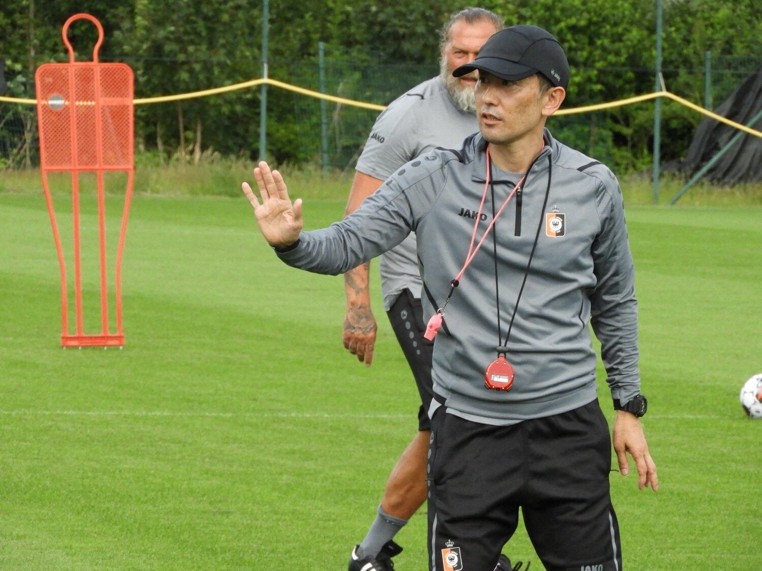 ヨーロッパで指導キャリアを積む白石さん(ダインゼ時代) ※本人提供