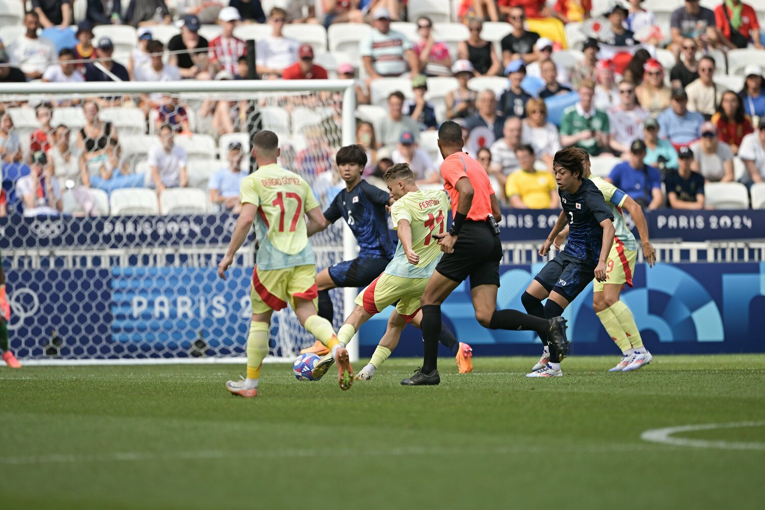 スペインの先制点の場面。フェルミン・ロペスのミドルシュート　©Takuya Kaneko/JMPA