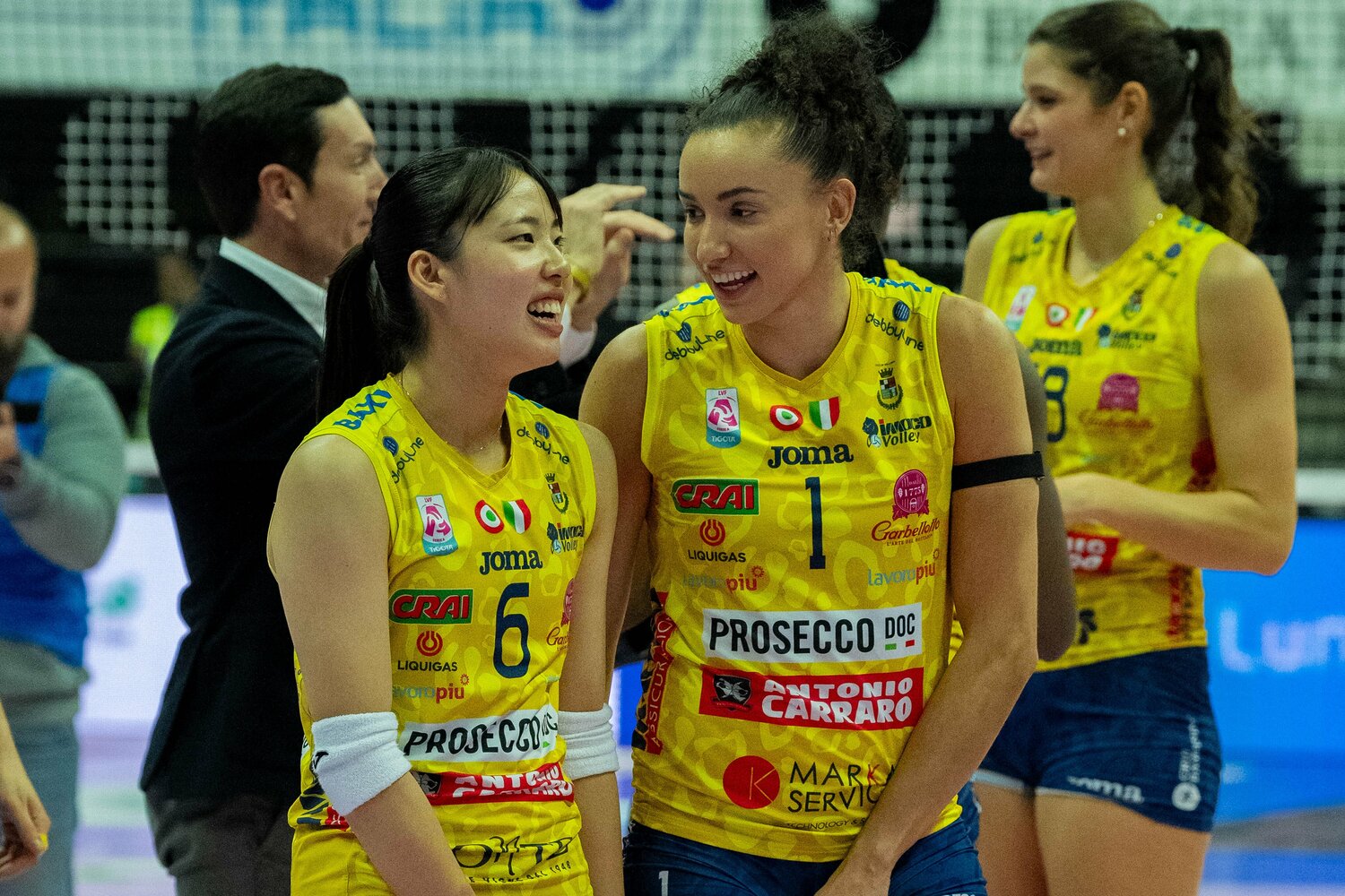 ガビをはじめ各国の代表選手たちと日常をともにした関　©︎ZUMA Press/AFLO