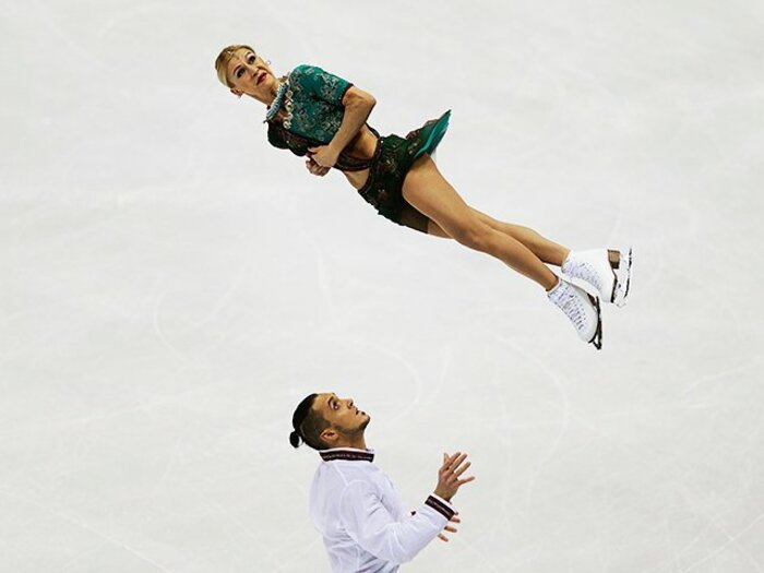 欧州フィギュアで元王者が次々復活!ペアとアイスダンスの華麗なる舞い。<Number Web> photograph by REUTERS/AFLO