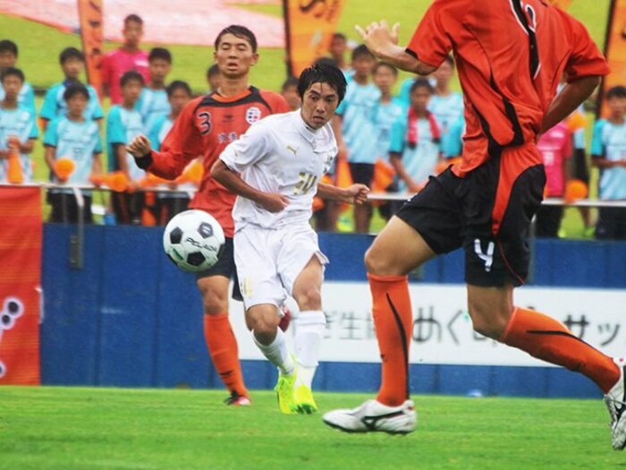 屋久島出身初のJ1・J2選手になる！神村学園・高橋大悟が駆け抜けた夏。＜Number Web＞ photograph by Takahito Ando