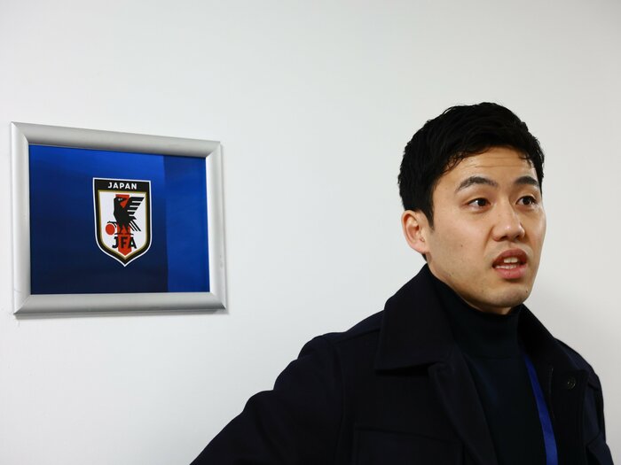 W杯4カ月前に“全治4～6カ月”のMF遠藤航「自宅ラウンジにマッサージベッドが…」英国在住日本人記者が明かす足首ケガ→リバプール戦線復帰の舞台ウラ＜Number Web＞ photograph by JFA/AFLO