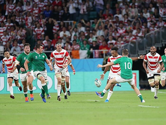 サッカー好きに贈るラグビー講座。大きく違うオフサイドの概念とは。<Number Web> photograph by Naoya Sanuki