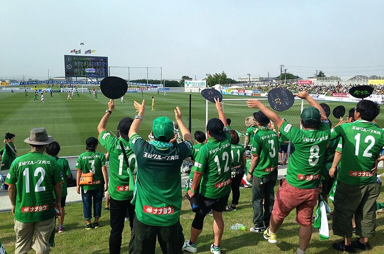 青森ダービーでの一風景。Jリーグ空白県でもサッカーは着実に根付いている。 ／ photograph by Yasuo Kawabata