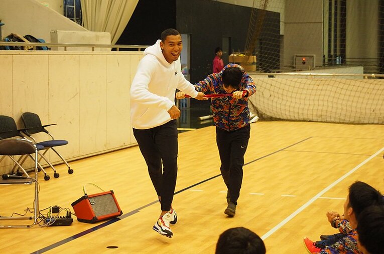 サニブラウンの“ライバル”が来日。箱根駅伝「タスキ」から学んだこと。(2)