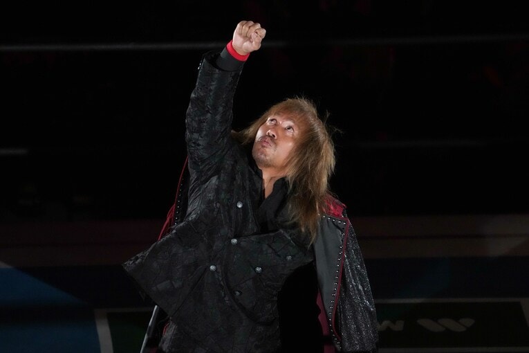 オカダ・カズチカとの優勝決定戦、得意のポーズでリングインする内藤哲也。8月13日、両国国技館