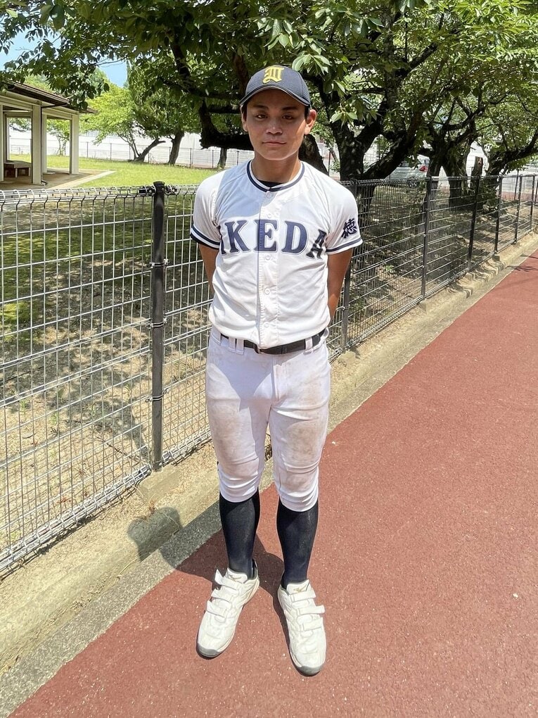 生光学園戦10回表、マウンドにあがった佐藤　©Aogu Tanaka