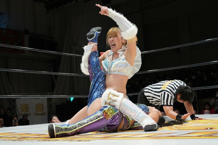 3カウントを奪った桜井麻衣　©Essei Hara