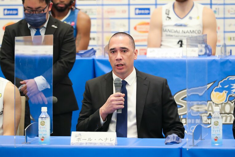 ニュージーランド出身で42歳のヘナレHC。来日前はニュージーランド代表HCの傍ら、オーストラリアやニュージーランドのクラブを指揮していた