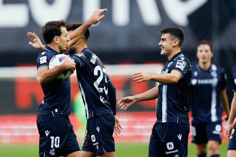 「クボ…あいつ止めないと勝てないよ」マドリードのバルで敵地サポが久保建英22歳を超警戒…“動画に映らない”タケの虚ろなジレンマ(16)