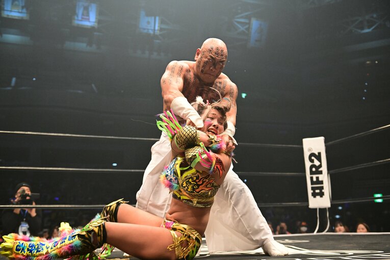 「お前、あの騒動があったのによく来たな」“今のプロレス批判”で炎上した前田日明に、ウナギ・サヤカがモノ申した真意「ぶん殴られようが…」(59)