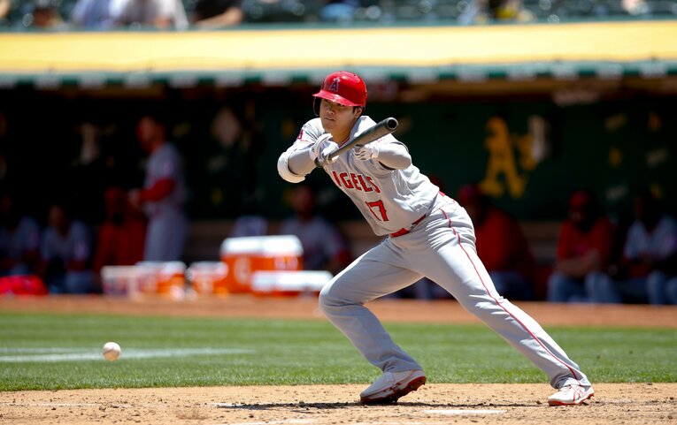 珍しいバントヒット（写真は昨年6月のアスレチックス戦で）　©Getty Images
