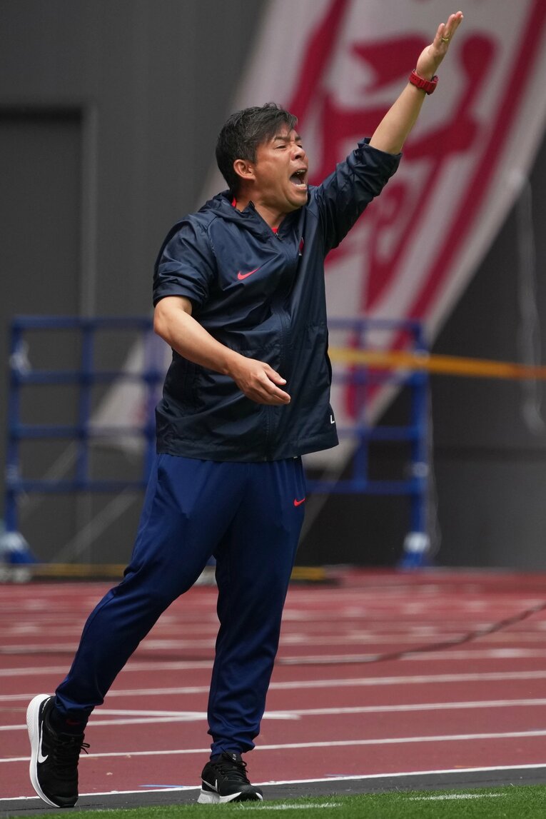 試合中の鬼木監督　©Masashi Hara