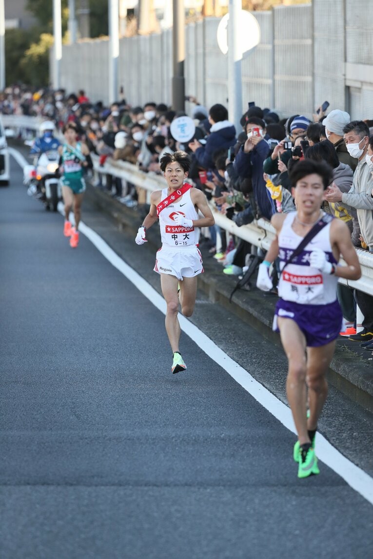 【2区史上最高の対決／2023年】最後にスパートをかける吉居　©JMPA