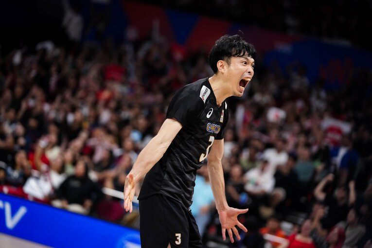 深津旭弘（VNLアメリカ戦）　©︎Volleyball World