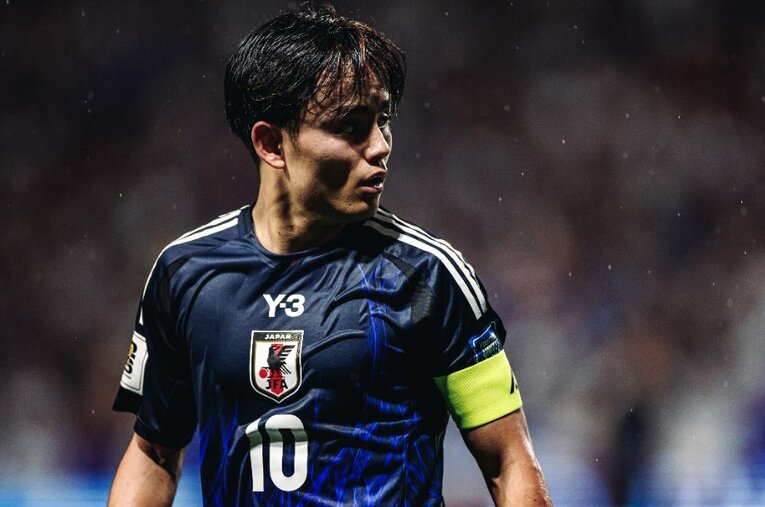 インドネシア戦でキャプテンマークを巻いた久保建英 ／ photograph by Kiichi Matsumoto