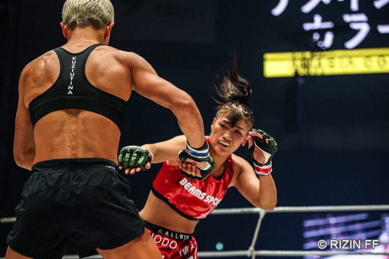 RENAvsクジュティナ　©RIZIN FF