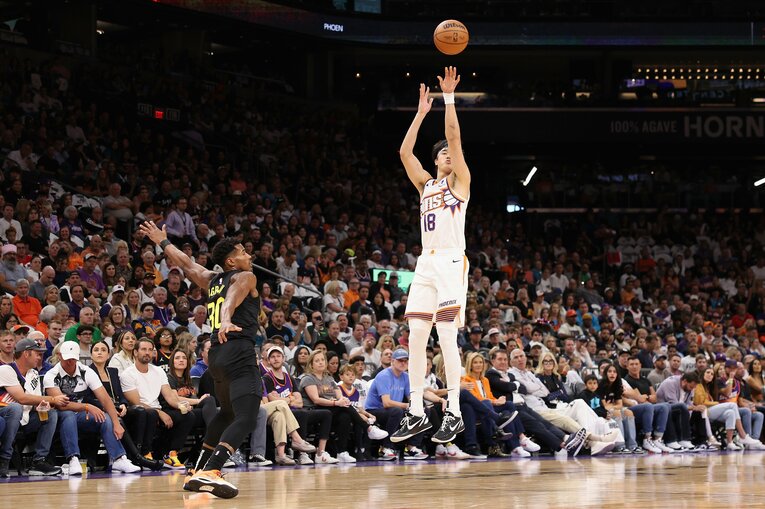 シュート力を買われてサンズにやってきた渡邊雄太だが、評価されているのはそれだけではない　©︎Getty Images