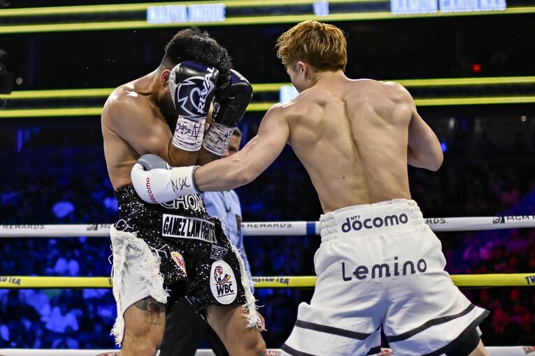 ボディーブローがきいていく…　©Hiroaki Finito Yamaguchi