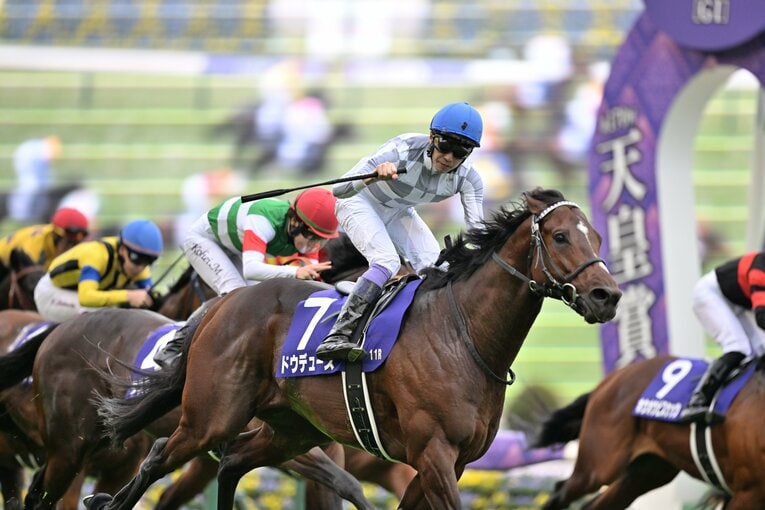 天皇賞・秋、ゴールの瞬間　©Keiji Ishikawa