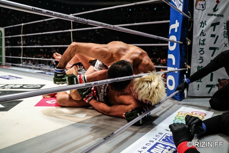 鈴木千裕vs.クレベル・コイケ　©RIZIN FF