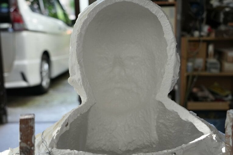 ぼんやりと猪木の顔が見える