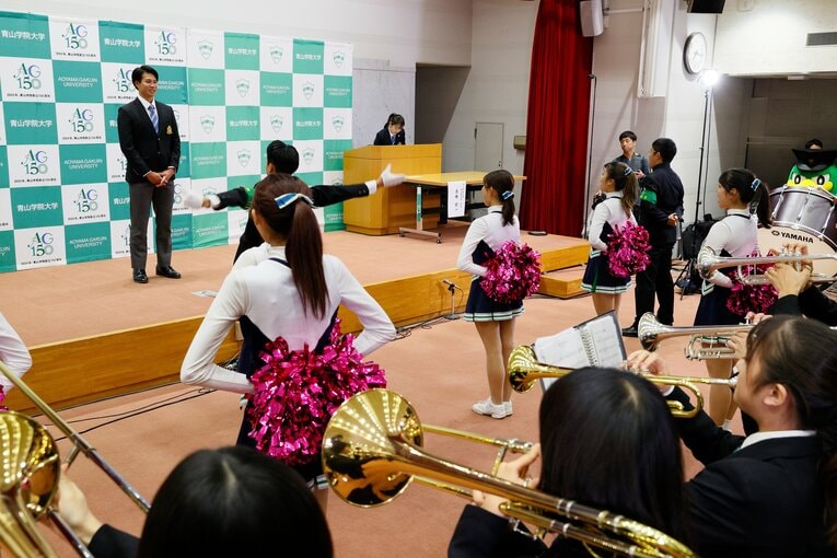 中島大輔への応援団とチアのエール　©Shigeki Yamamoto