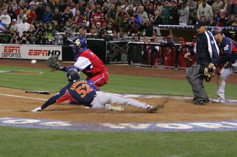 第1回WBC決勝、川崎が負傷したホーム突入　©Naoya Sanuki